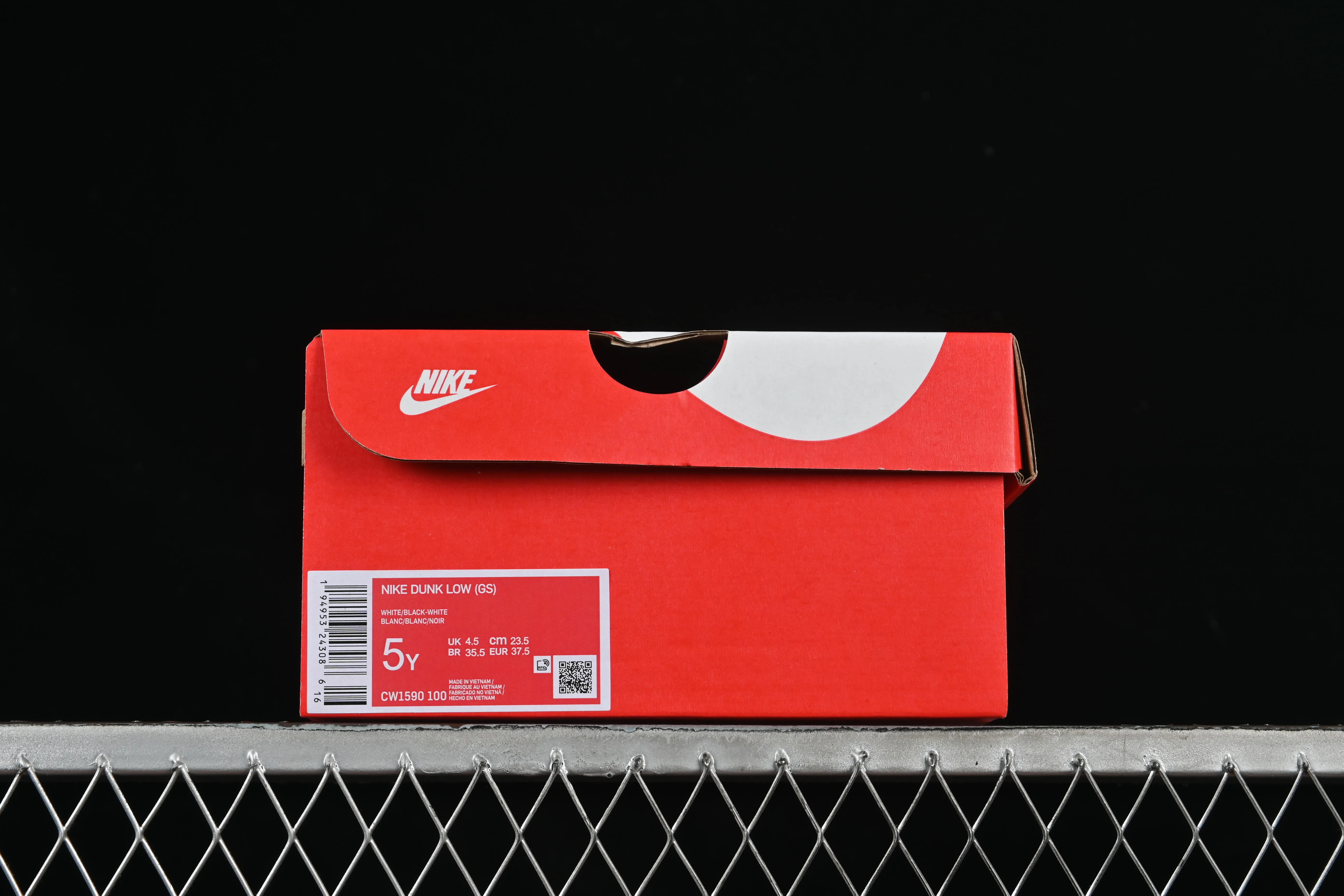All categories Nk SB Dunk series Nk SB Dunk Low low-top sneakers Nike SB Dunk Low black and pink low-top casual sneakers CW1590-100